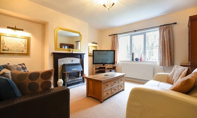 Warkworth Cabaña | CASTLE VIEW (WARKWORTH), pet friendly, with a garden in Warkworth