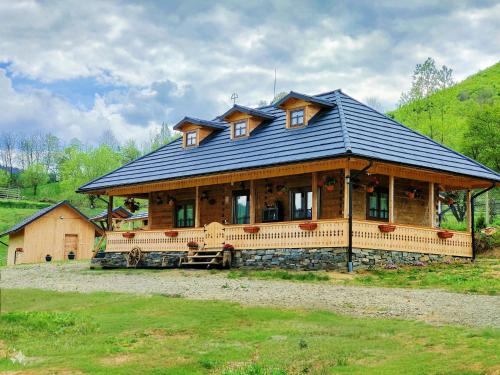 Sacel Casa | Casuta din Cotroape - Maramureș
