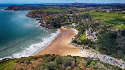 Mumbles Apartamento | Caswell Beach Chalet 70 located in Gower Peninsula
