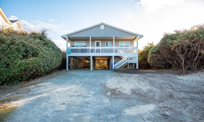 Caswell Beach Casa | Caswell Cabana by Oak Island Accommodations