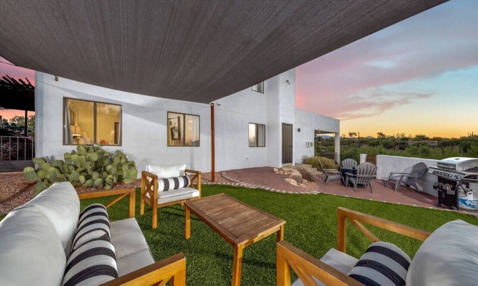 Catalina Foothills Estates Casa | Cat Foothills+Mountain Views / 3 BR 2 BA / Garage