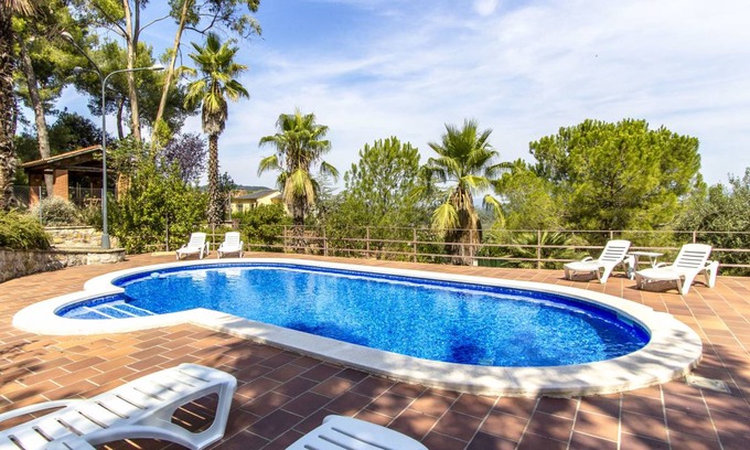 Santa Maria de l'Avall Villa | Catalunya Casas: Elegant Villa Siran in Corbera de Llobregat, 30 km to Barcelona