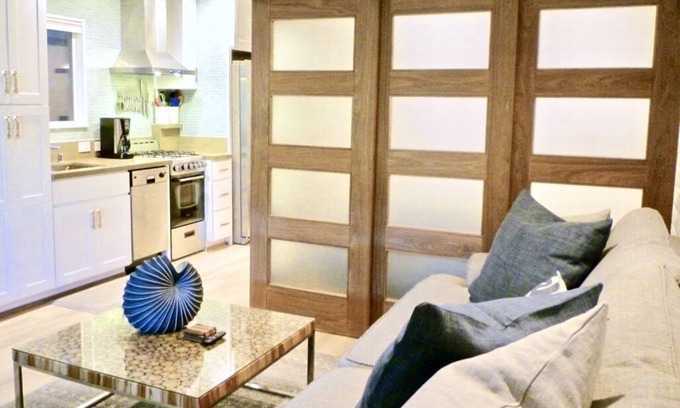 Lantern District Apartamento | The Catalina- Beautiful Remodel- AC, Smart TV, WiFi, W / D, BBQ-minutos a la playa!