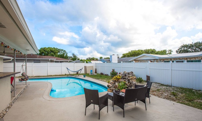 Embassy Hills Casa | Catalina Cottage Pool Home Close To Beaches