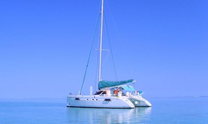 Black River Alquiler De Eote | Catana 471 - crucero nocturno