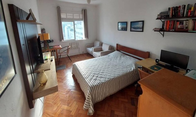 Catete Apartamento | Catete , on a high floor , with an open view and close to the Metro / beach