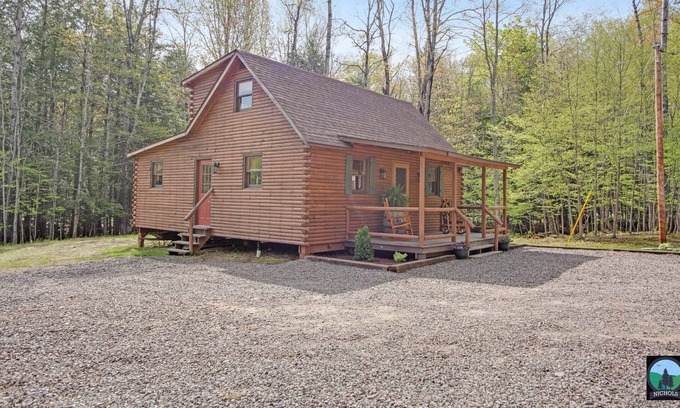 Sabinsville Cabina | Cathead Cabin—Cozy Cabin in the Woods of Tioga County, PA