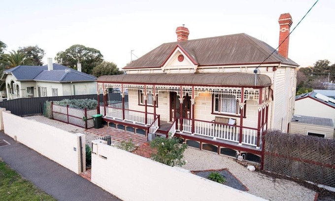 Bendigo Casa | Cathedral View - Sleeps 16