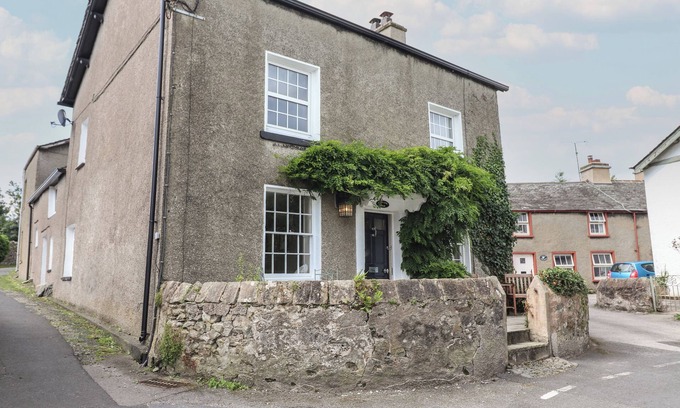 Cark Cabaña | CATON LANE HOUSE, pet friendly, with open fire in Cark In Cartmel