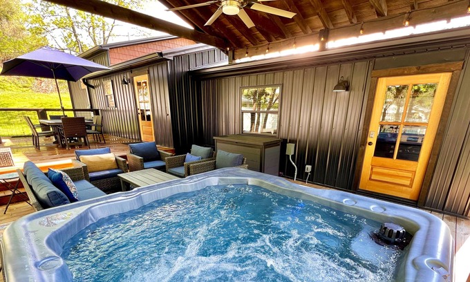 Caton Cabina | Catons Chapel 3 Bedroom Cabin by RedAwning