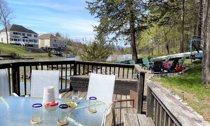 Athens Casa | Catskills Chic Lakehouse - Ski and Lake Retreat