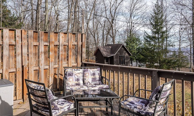 Bloomingburg Casa | Catskills mountain gateway house.