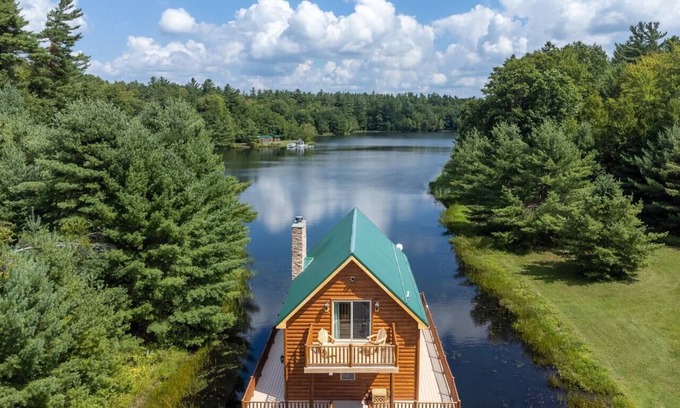 West Oneonta Cabina | Catskills Over Water Bungalow on Lake Albanese!