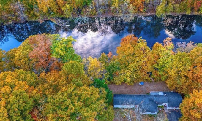 Lake Katrine Casa | Catskills River Retreat: Large Waterfront 4BR Home Sleeps 11 Guests