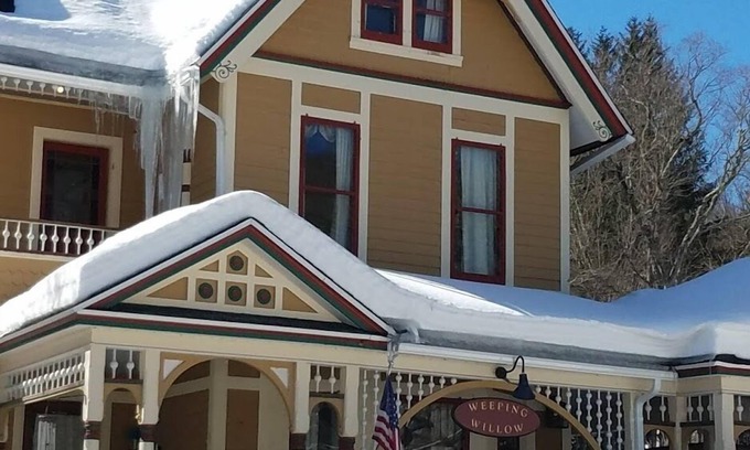 Fleischmanns Casa | Catskills victoriana con chimenea y vistas a la montaña para esquiar, pescar y hacer senderismo