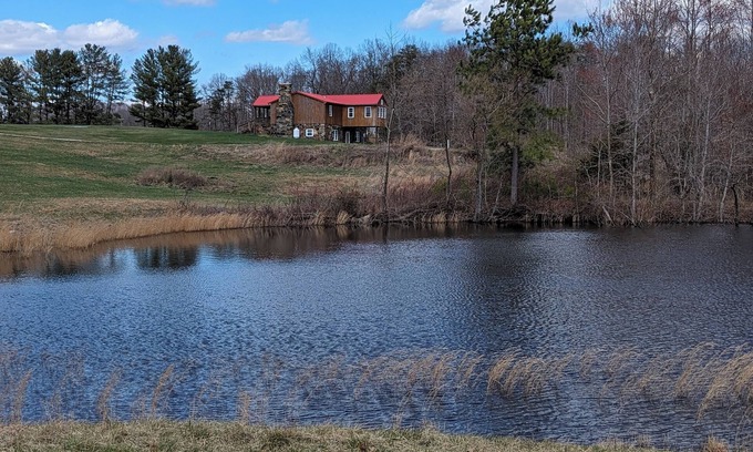 Nelson Cabaña | Cattle farm getaway in Virginia's best wine & beer country! Fiber Optic Wi-Fi!