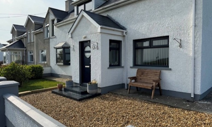 Bushmills Casa | Causeway Headland Gem - 4BD Cottage Retreat