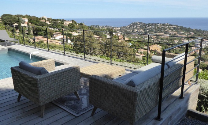 Cavalaire-sur-Mer Villa | CAVALAIRE - VISTA AL MAR MUY BONITA - VILLA RENOVADA COMPLETA AL SUR - PISCINA CLIMATIZADA