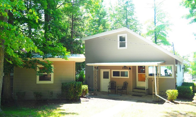 Honor Casa | Cavalier Cottage - PRIVATE WATERFRONT COTTAGE W/ HUGE DOCK AND 4 KAYAKS!