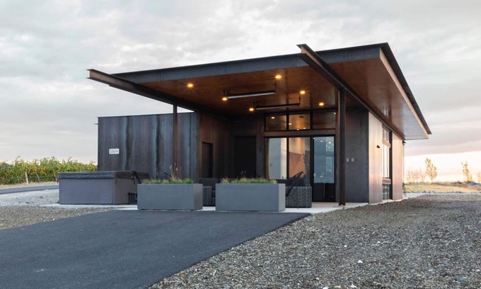 Quincy Casa | Cave Beaux at the Gorge - walk to concerts w/hot tub