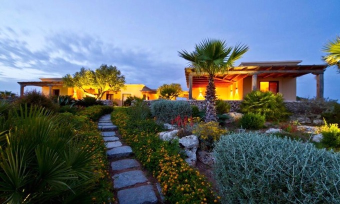 Favignana Cama Y Desayuno | Cave Garden villa