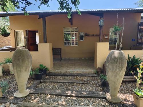 Madeteleli Apartamento | Cave View self catering cottages