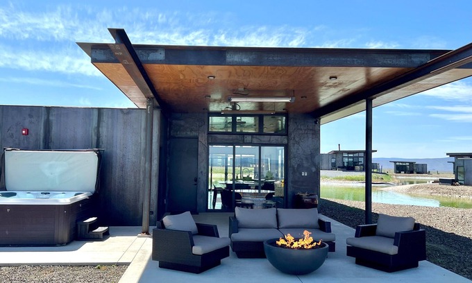 Quincy Casa | CaveB Lake House - come for concerts, or a relaxing get away in the sunshine