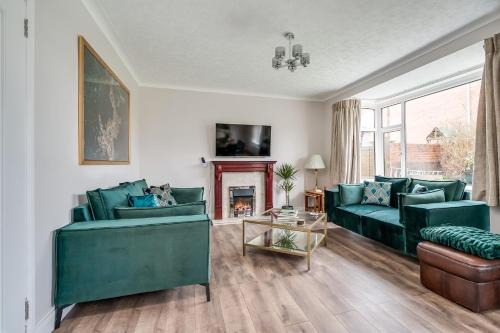 Belfast Casa | Cavehill View - Elegant 4-bedroom detached house in great location with free parking