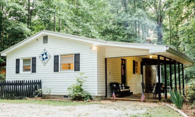 Dahlonega Cabaña | Cavender Creek Cottage - on Dahlonega Wine Trail