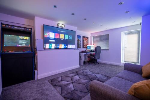 Bispham Casa | Cavendish Cat and Gaming House