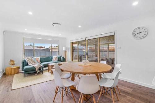Caves Beach Casa | Caves Beach House by Coast Hosting