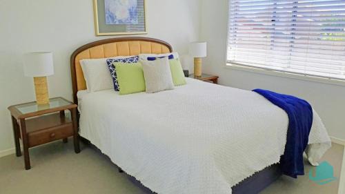 Caves Beach Villa | Caves Seascape Villa - stroll to shops and beach