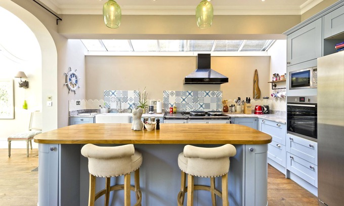 Shaftesbury Casa | Cayenne Canopy, by Veeve