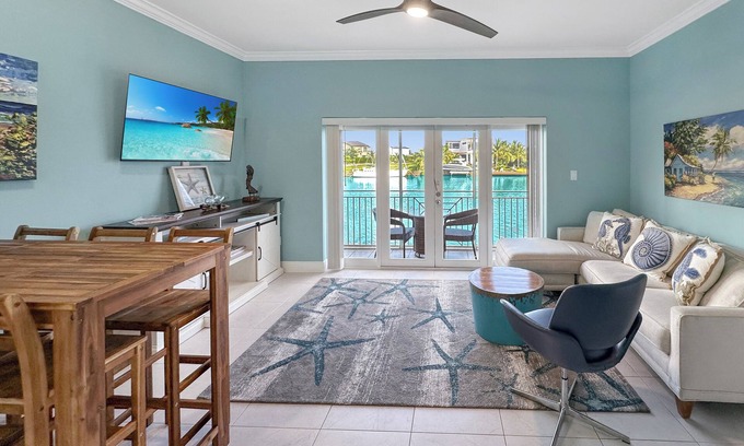 Grand Harbour Condominio | Cayman Blu 2 Bedroom Waterfront Condo
