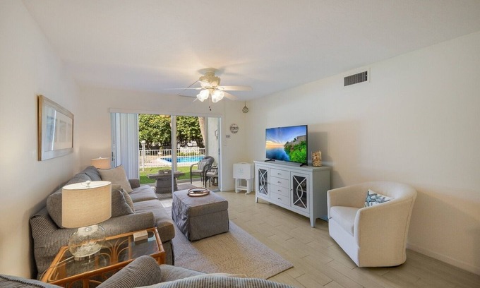 Holmes Beach Condominio | Cayman Cay 107 2 Bedroom Condo by RedAwning