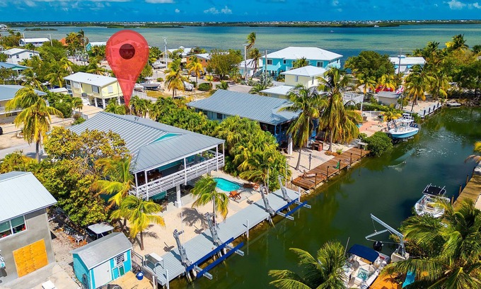 Breezeswept Beach Estates Casa | Cayman Retreat: Cozy pool home