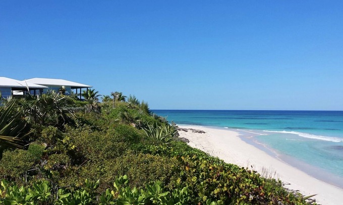 Governor's Harbour Casa | Cayo Loco Romantic Atlantic Beachfront Honeymoon WiFi / SUP