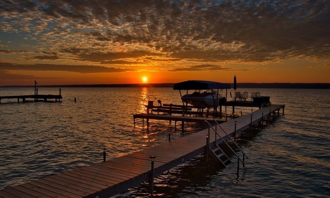 Romulus Cabaña | Cayuga Lake Cottage "El amanecer de las Bermudas"