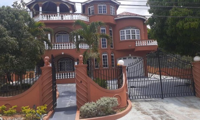 West Gate Hills Casa | Cazwin Villas
