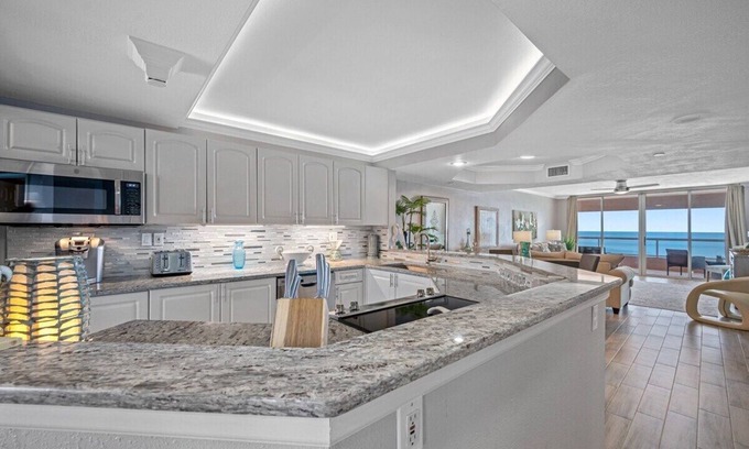 Sand Key Condominio | CBC 1-15E – Gulf Front with a pool, hot tub, sauna, gym & pickleball!