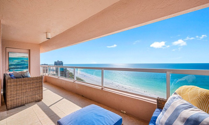 Sand Key Condominio | CBC 1-19D Amazing Gulf & Intercoastal Views, Pool, Hot Tub, Gym, Sauna & Pickleball!