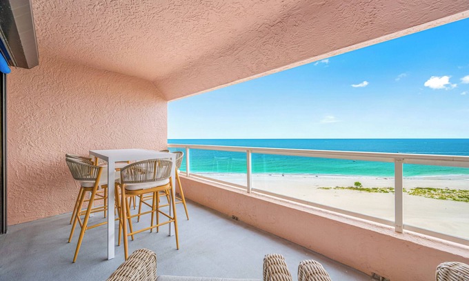 Sand Key Condominio | CBC 2-11B - Beachfront Beauty!