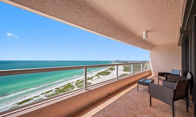 Sand Key Condominio | CBC 2-19F: Gulf Front Paradise Awaits!