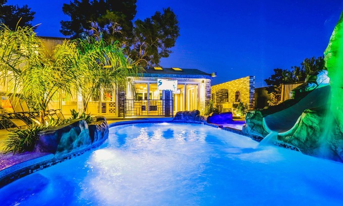 Spring Valley Villa | ¡Casa espaciosa de 9DB / 8BA con piscina estilo centro turístico!