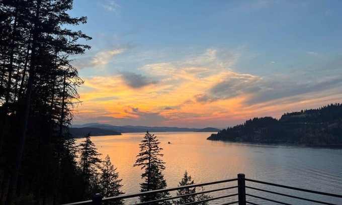 Coeur d'Alene Casa | Beautiful Lake Home with Breathtaking Views!