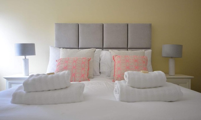 Dingle Casa | Ceann Scribe - ¡Una casa de cinco habitaciones en Dingle Town!