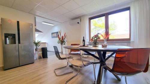 Cremlingen Apartamento | CEC-Spezial, 2 Wohnungen nebeneinander, bis 12 Personen, Klimaanlage, Parkplätze
