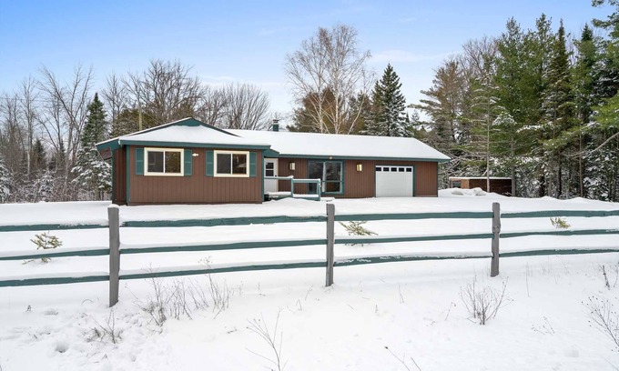 Carp Lake Cabina | Cecil Bay Family Cottage