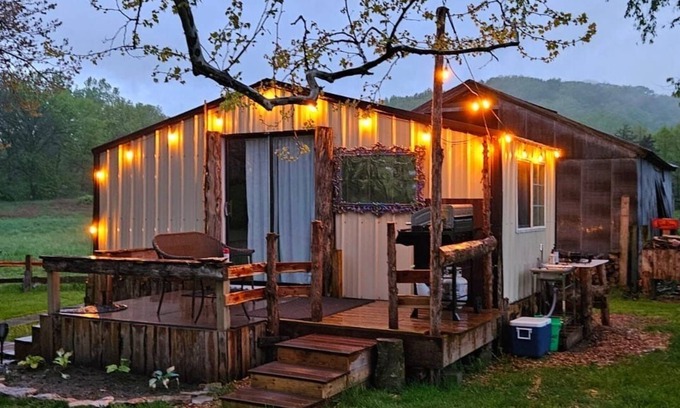 Hartsburg Casa | Cedar Bungalow - Peaceful & Relaxing Glamping Farm Getaway