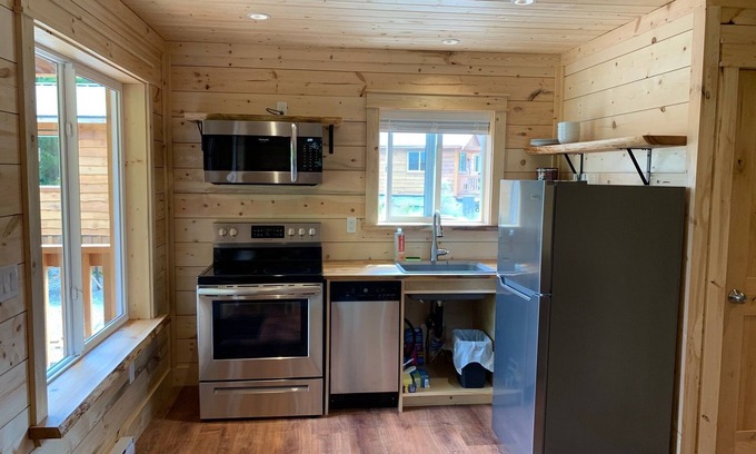 Ucluelet Cabina | Cedar Cabin - Brand new cabin on large property